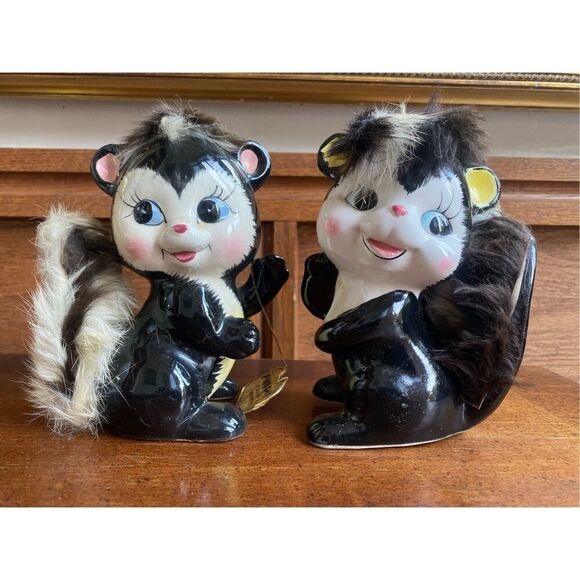 Vintage Phewie and Stinky Ceramic Skunk Bank with Fuzzy Fur Accents by Napco Jap - Picture 2 of 7